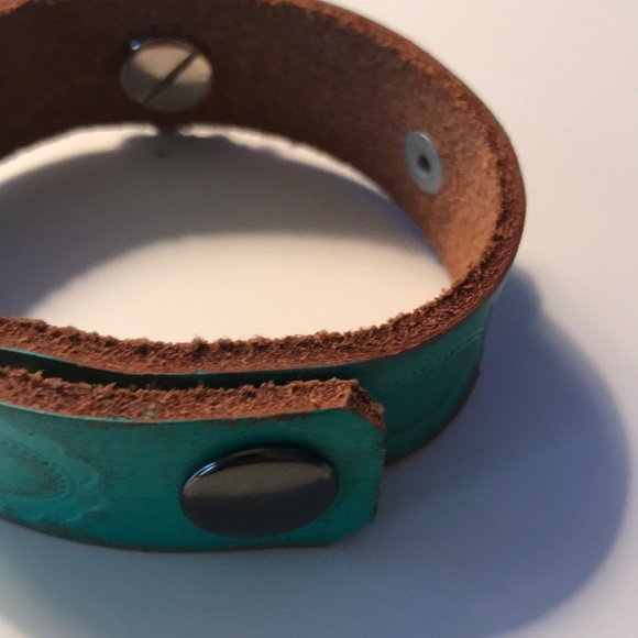 Aqua leather snap bracelet - Picture 3 of 4